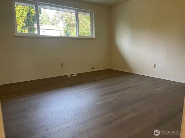 27 SW 102 Street, Seattle WA 98146