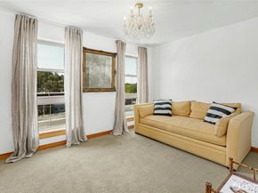 827 Hiawatha Place S 405, Seattle WA 98144