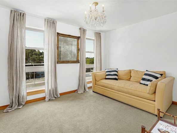 827 Hiawatha Place S 405, Seattle WA 98144