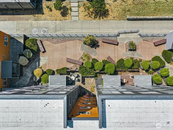 827 Hiawatha Place S 405, Seattle WA 98144