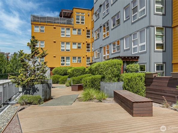 827 Hiawatha Place S 405, Seattle WA 98144