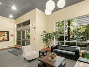 827 Hiawatha Place S 405, Seattle WA 98144