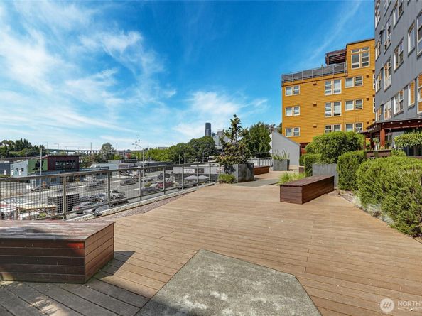 827 Hiawatha Place S 405, Seattle WA 98144