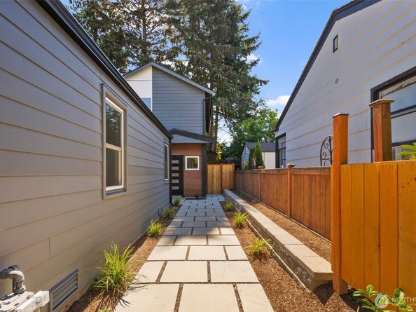 3807 NE 89th Street, Seattle WA 98115