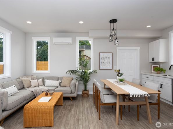 4421 49th Avenue S B, Seattle WA 98118