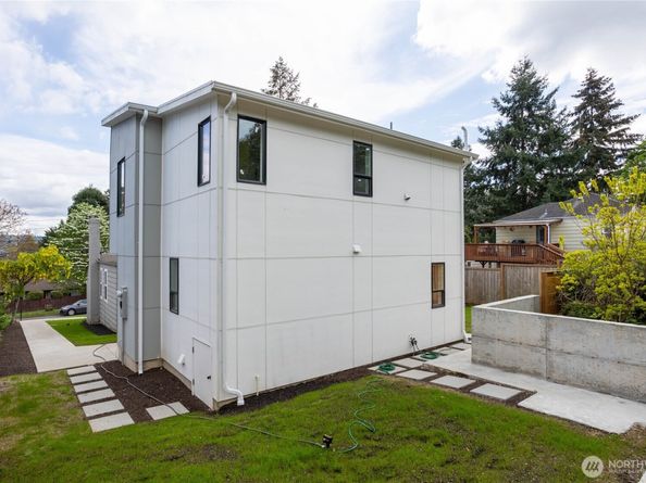 4421 49th Avenue S B, Seattle WA 98118