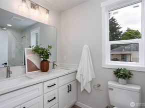 4421 49th Avenue S B, Seattle WA 98118