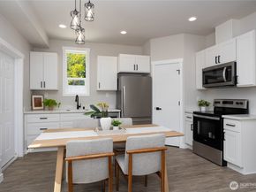 4421 49th Avenue S B, Seattle WA 98118