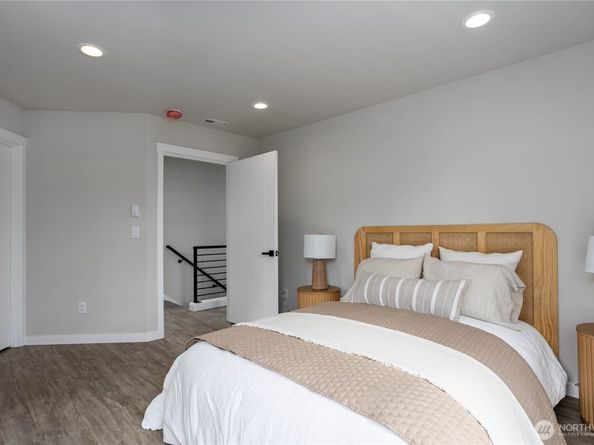 4421 49th Avenue S B, Seattle WA 98118