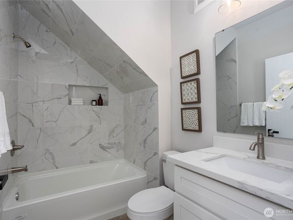4421 49th Avenue S B, Seattle WA 98118
