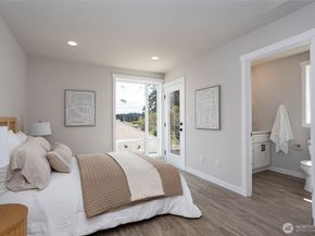 4421 49th Avenue S B, Seattle WA 98118