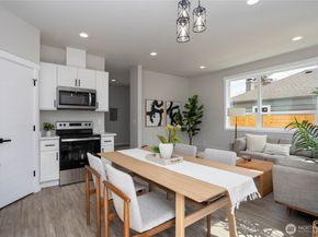 4421 49th Avenue S B, Seattle WA 98118