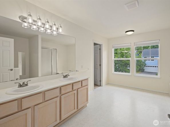 10129 224th Ave NE, Redmond WA 98053
