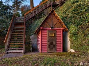 8025 W Mercer Way, Mercer Island WA 98040