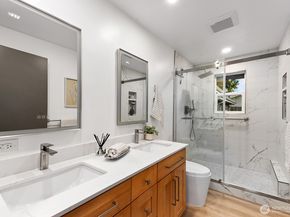 4902 NE 7th Place, Renton WA 98059