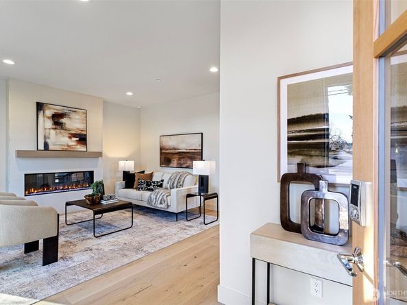 9315 132nd Avenue NE B, Kirkland WA 98033