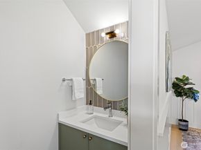 9315 132nd Avenue NE B, Kirkland WA 98033