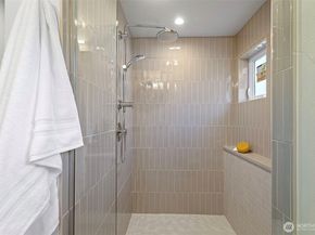 9315 132nd Avenue NE B, Kirkland WA 98033