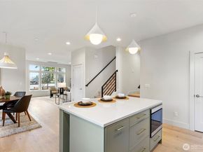 9315 132nd Avenue NE B, Kirkland WA 98033