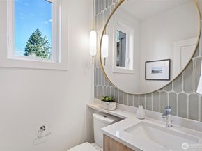 9315 132nd Avenue NE B, Kirkland WA 98033