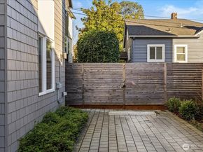 4307 Francis Avenue N B, Seattle WA 98103