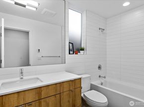 4307 Francis Avenue N B, Seattle WA 98103