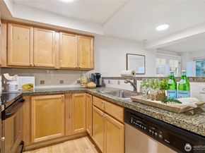 1525 Taylor Ave N 203, Seattle WA 98109