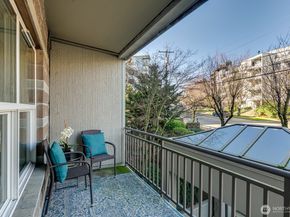 3221 SW Avalon Way 201, Seattle WA 98126
