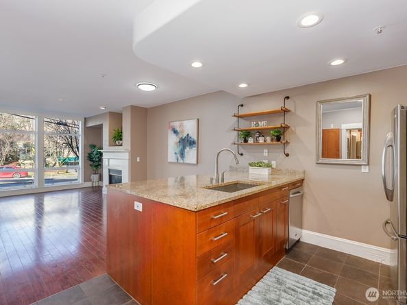 3221 SW Avalon Way 201, Seattle WA 98126