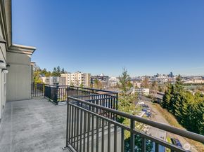 3221 SW Avalon Way 201, Seattle WA 98126