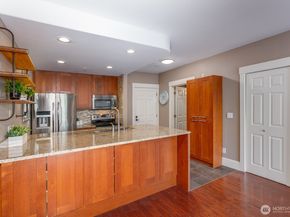 3221 SW Avalon Way 201, Seattle WA 98126