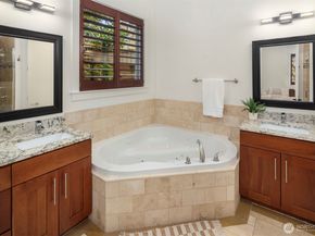 14424 SE 17th St, Bellevue WA 98007