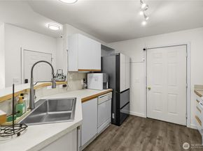 21920 42nd Avenue S 104, Kent WA 98032