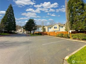 21920 42nd Avenue S 104, Kent WA 98032