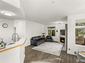 21920 42nd Avenue S 104, Kent WA 98032