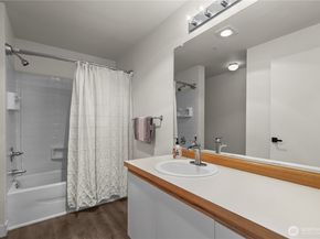 21920 42nd Avenue S 104, Kent WA 98032