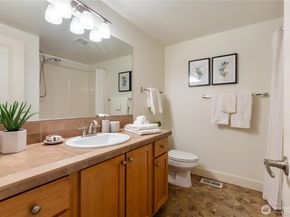 2674 SW Sylvan Heights Dr, Seattle WA 98106