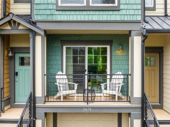 2674 SW Sylvan Heights Dr, Seattle WA 98106