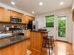 2674 SW Sylvan Heights Dr, Seattle WA 98106