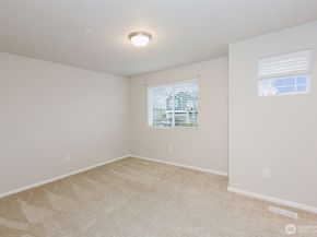 916 Baker Heights Loop, Bremerton WA 98312