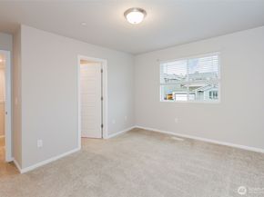 916 Baker Heights Loop, Bremerton WA 98312