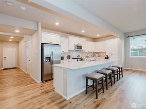 916 Baker Heights Loop, Bremerton WA 98312