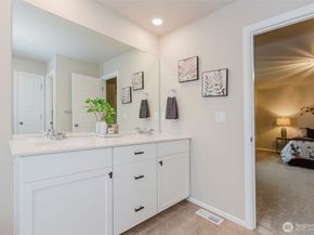 916 Baker Heights Loop, Bremerton WA 98312