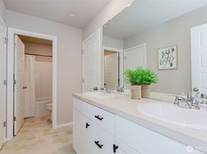 916 Baker Heights Loop, Bremerton WA 98312