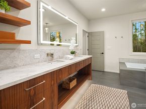 25112 SE 17th Street, Sammamish WA 98075