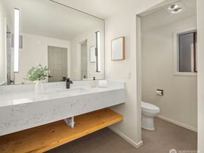 25112 SE 17th Street, Sammamish WA 98075