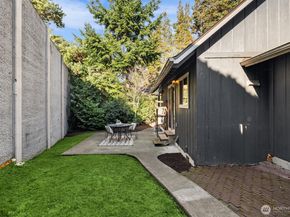 5055 7th Avenue NE, Seattle WA 98105