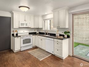 5055 7th Avenue NE, Seattle WA 98105