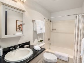 5055 7th Avenue NE, Seattle WA 98105