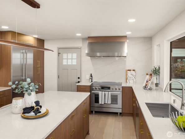 12711 9th Avenue NW, Seattle WA 98177